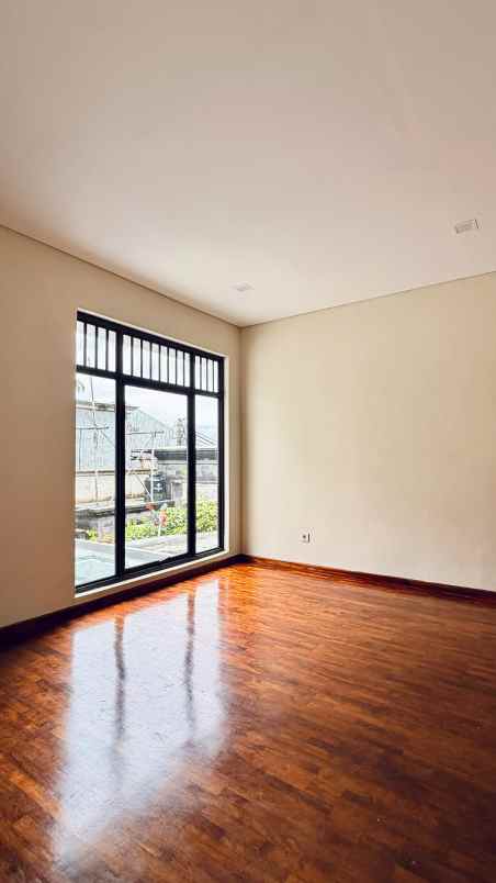 dijual rumah jl galur limo