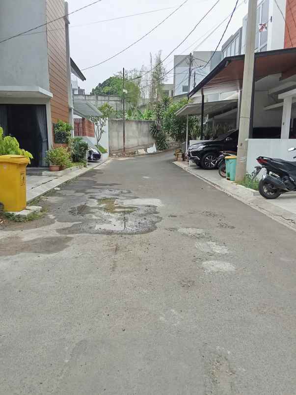 dijual rumah jl h ipin lebak bulus