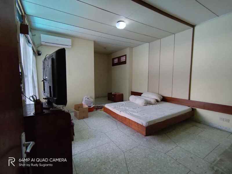 dijual rumah jl jaksa agung suprapto