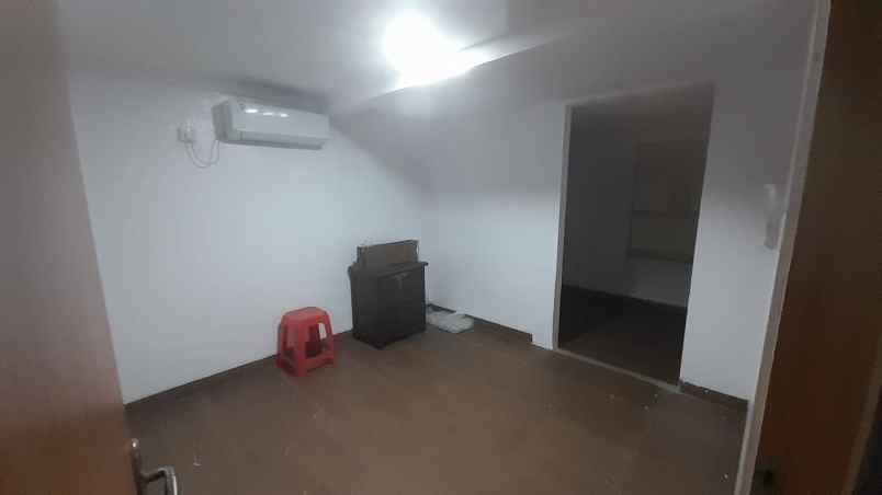 dijual rumah jl jelambar selatan