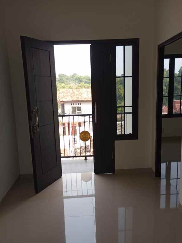 dijual rumah jl kalisari raya pasar