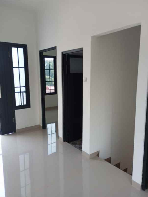dijual rumah jl kalisari raya pasar