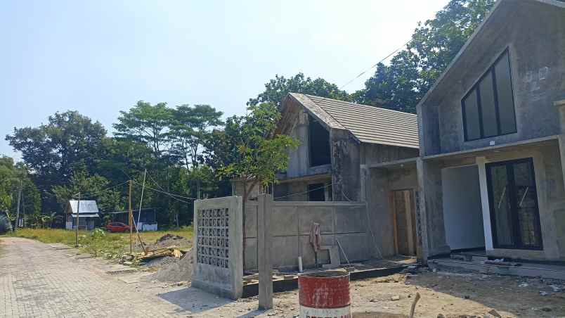 dijual rumah jl kaliurang km 12 5