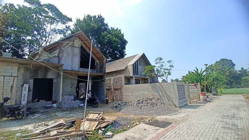 dijual rumah jl kaliurang km 12 5