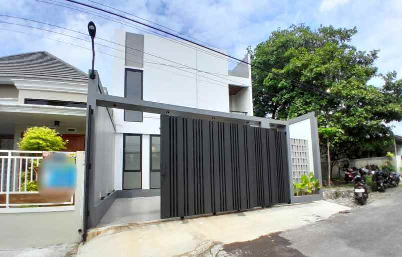 dijual rumah jl kaliurang km 13