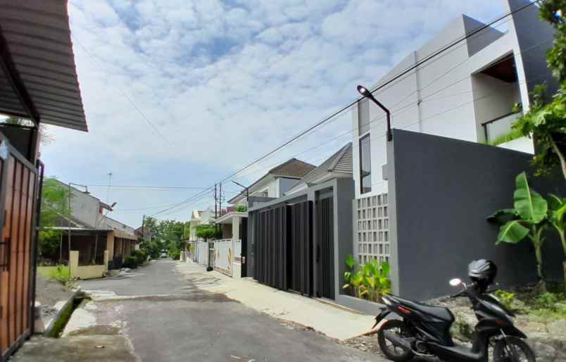 dijual rumah jl kaliurang km 13