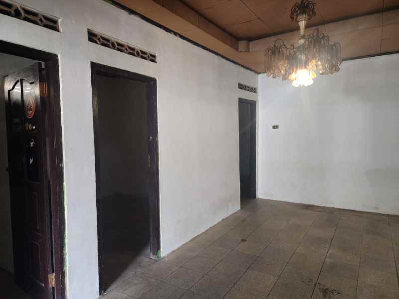 dijual rumah jl kapt darmo sugondo