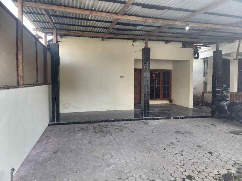 dijual rumah jl kapt darmo sugondo