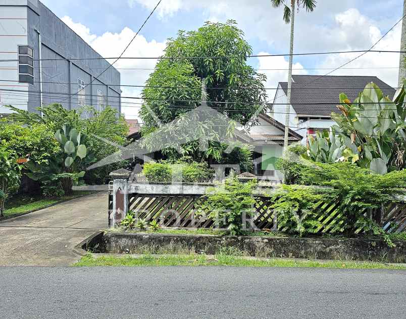 dijual rumah jl karna sosial