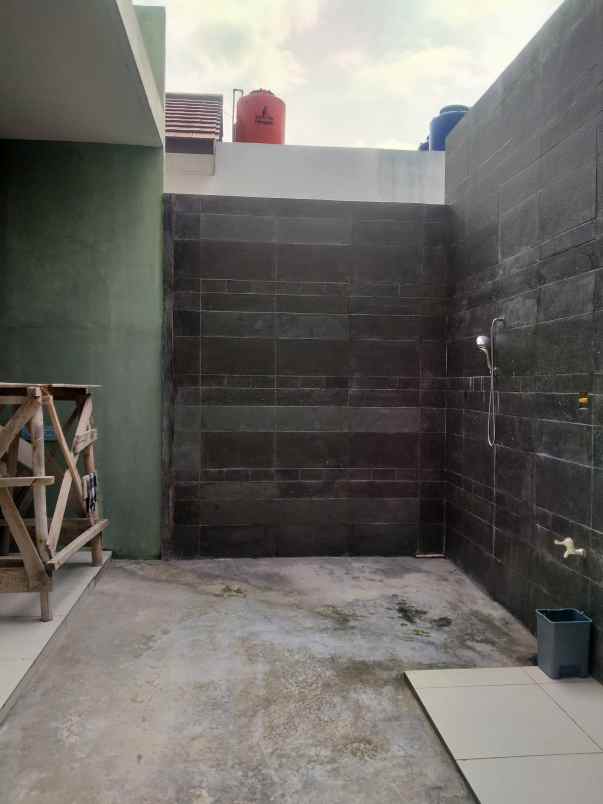 dijual rumah jl kolonel masturi