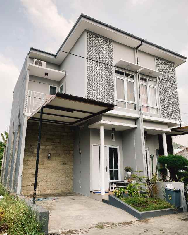 dijual rumah jl mangunkarso no 48 toyoresmi