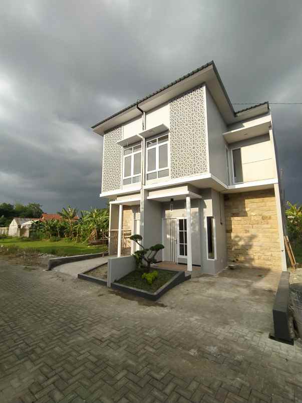 dijual rumah jl mangunkarso no 48 toyoresmi