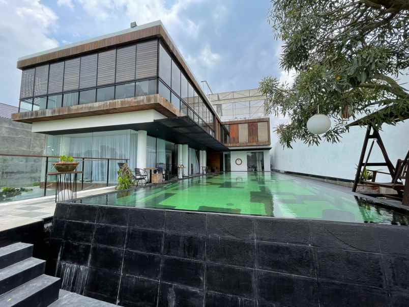 dijual rumah jl pasteur sutami