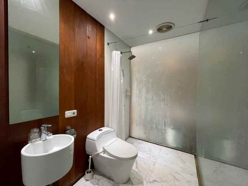 dijual rumah jl pasteur sutami