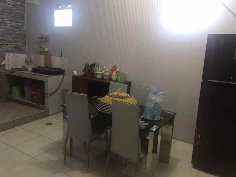 dijual rumah jl permata taman sari raya