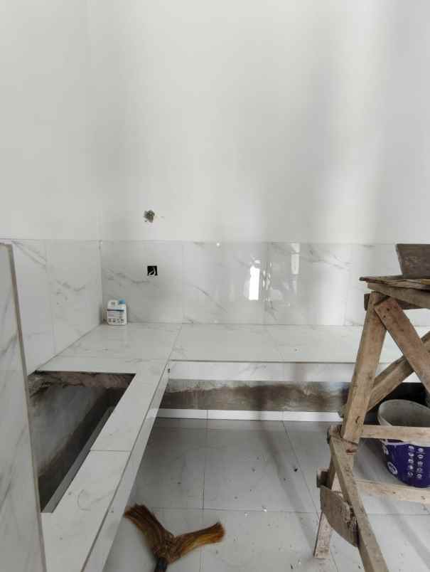 dijual rumah jl perum batununggal indah