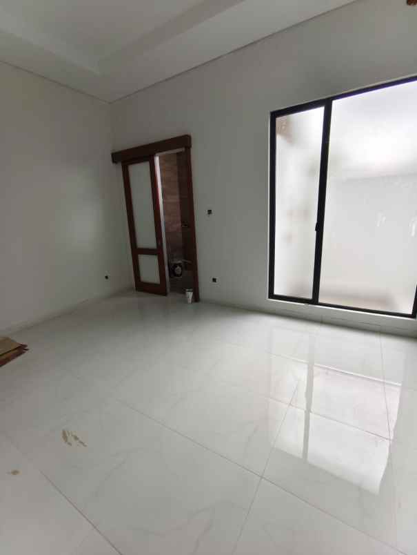 dijual rumah jl perum batununggal indah