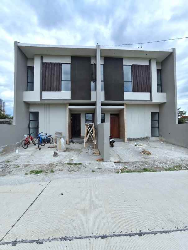 dijual rumah jl perum batununggal indah