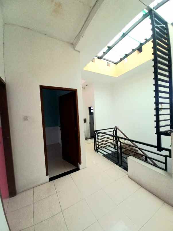 dijual rumah jl pondok kelapa duren