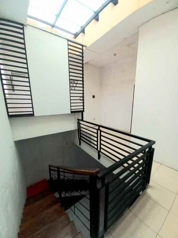 dijual rumah jl pondok kelapa duren