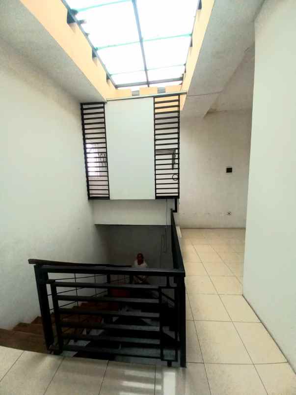 dijual rumah jl pondok kelapa duren