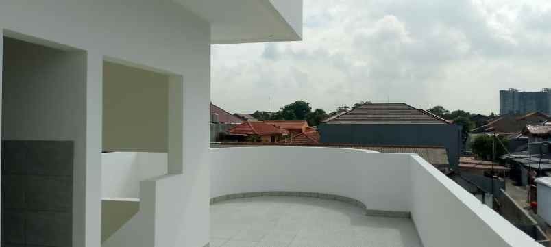 dijual rumah jl pondok kelapa raya