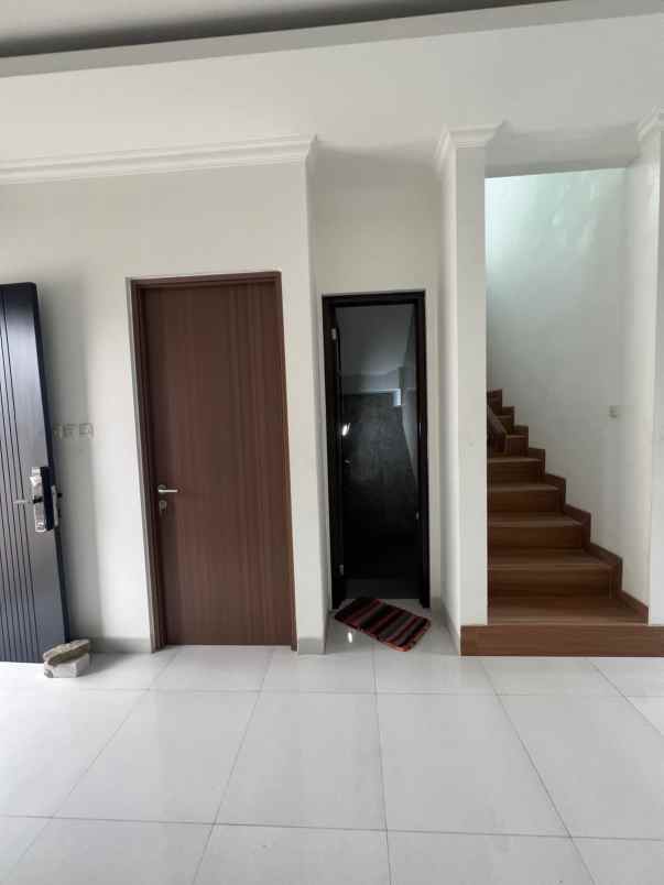 dijual rumah jl pondok kelapa raya