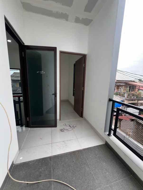 dijual rumah jl pondok kelapa raya