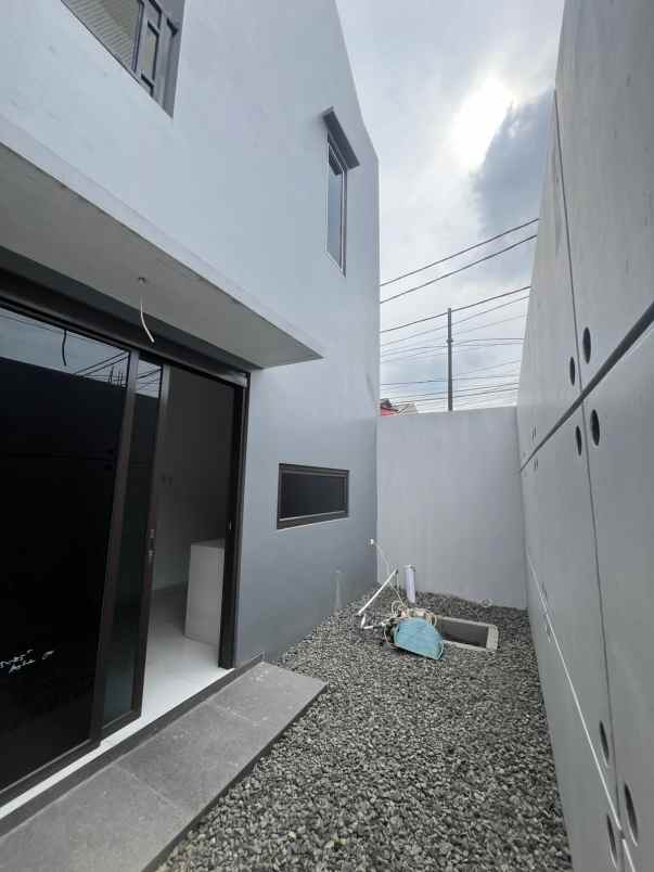 dijual rumah jl pondok kelapa raya