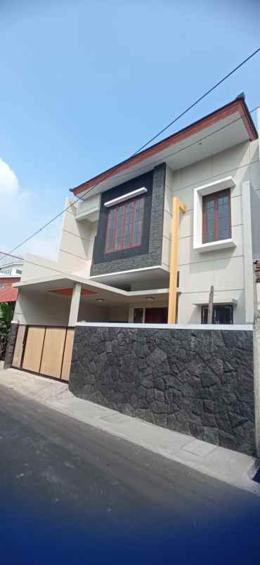 dijual rumah jl pulo asem rawamangun