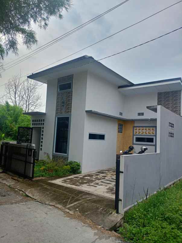 dijual rumah jl purwodadi