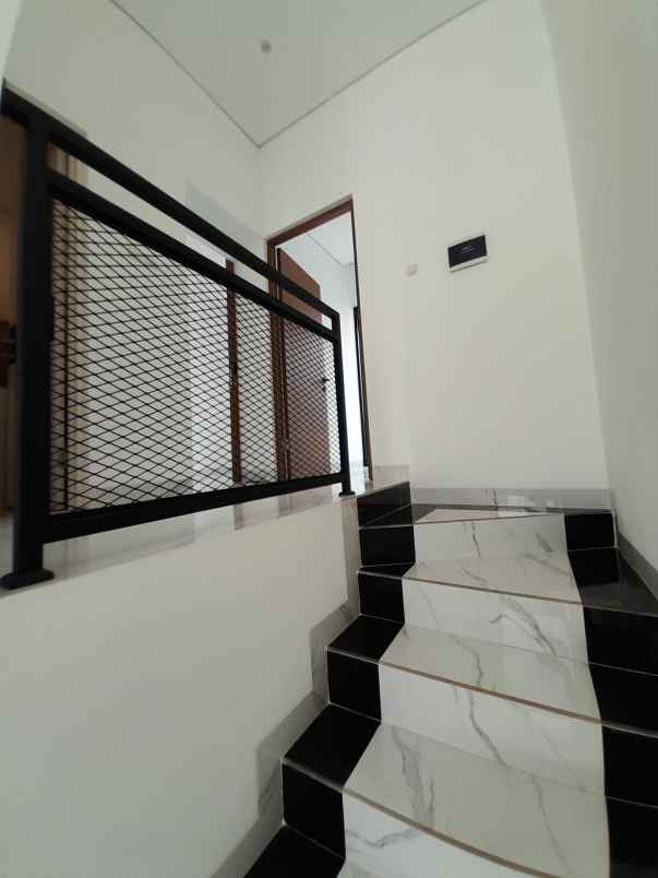 dijual rumah jl randu v jatiraden