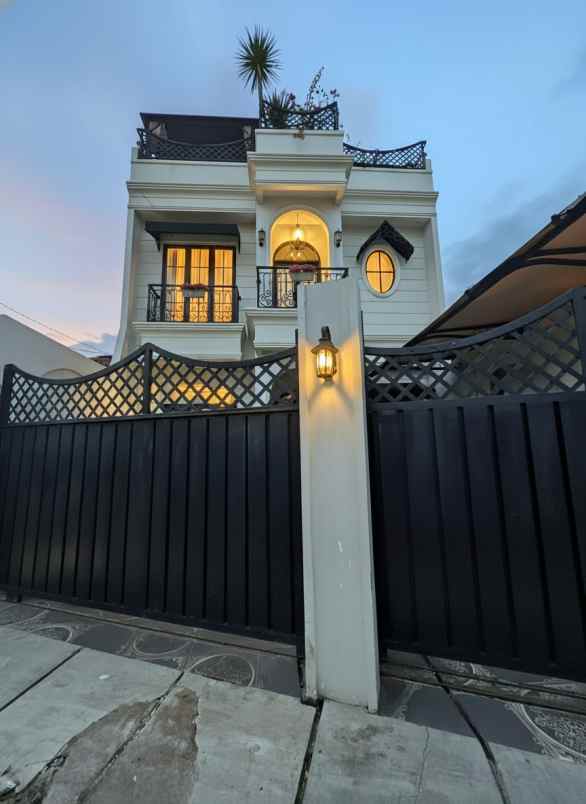 dijual rumah jl raya condet balekambang