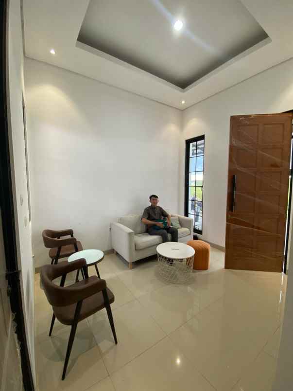 dijual rumah jl raya dago parung