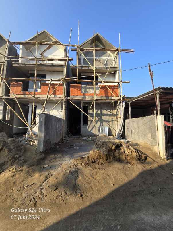 dijual rumah jl raya jatimulya depok