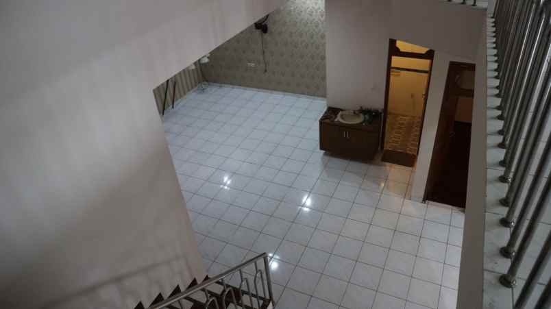 dijual rumah jl raya jatiwaringin