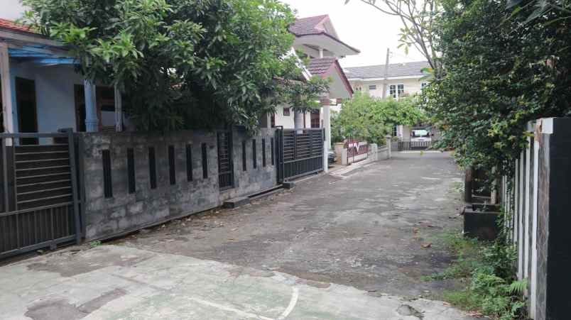 dijual rumah jl raya jatiwaringin