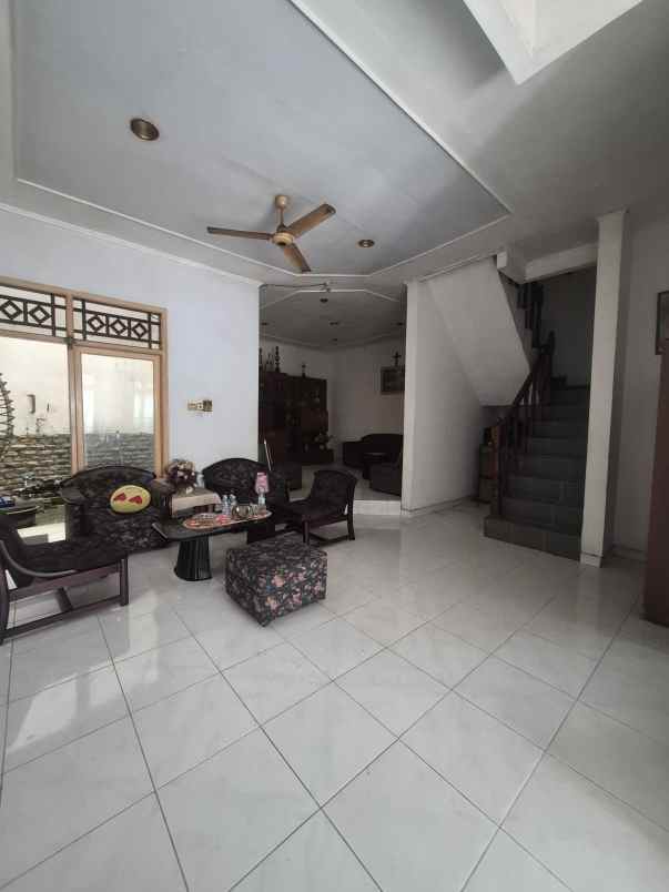 dijual rumah jl raya komplek al duren