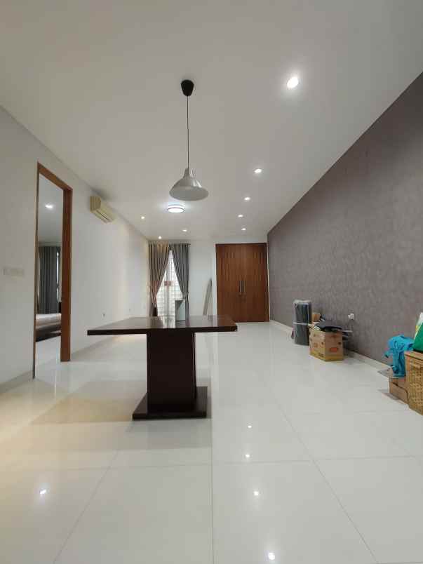 dijual rumah jl raya komplek cempaka