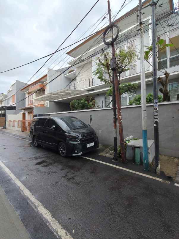 dijual rumah jl raya komplek cempaka