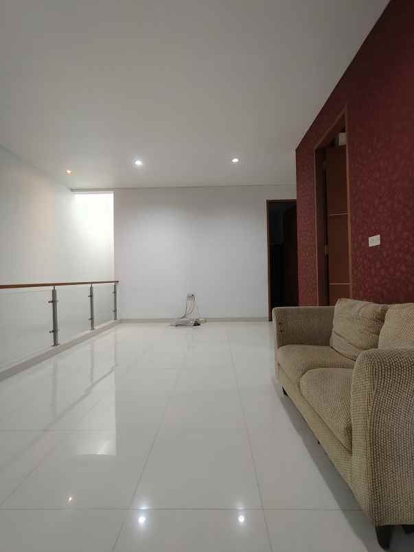 dijual rumah jl raya komplek cempaka