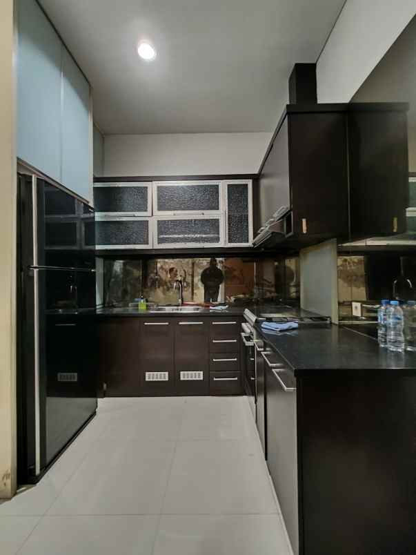 dijual rumah jl raya komplek cempaka