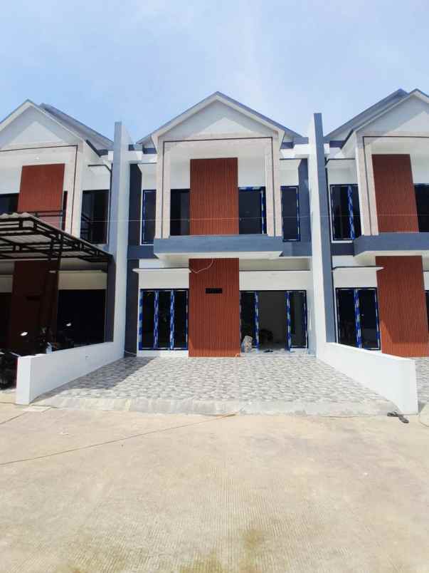 dijual rumah jl raya mabes