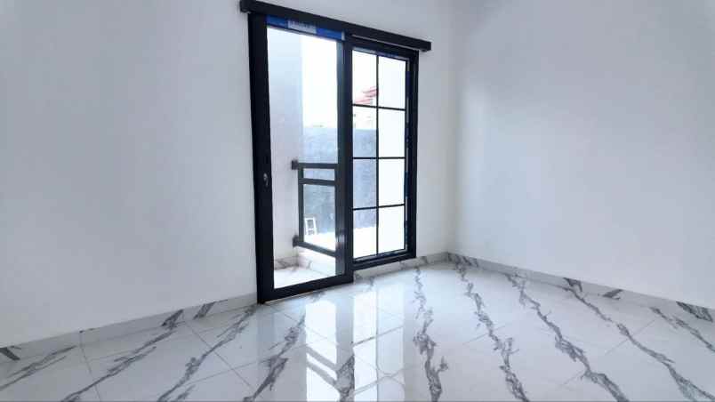 dijual rumah jl raya mabes
