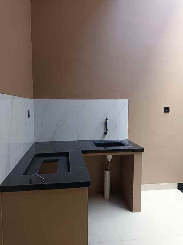 dijual rumah jl saung bandrek ciganitri