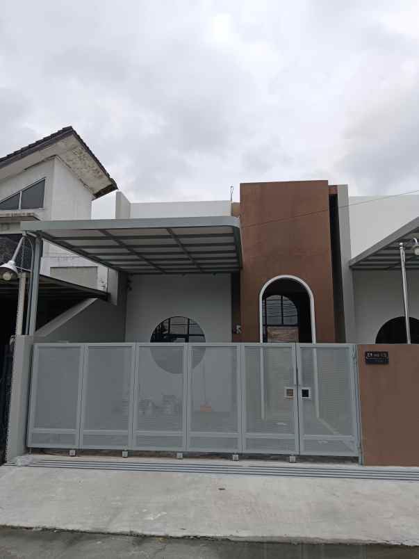 dijual rumah jl saung bandrek ciganitri