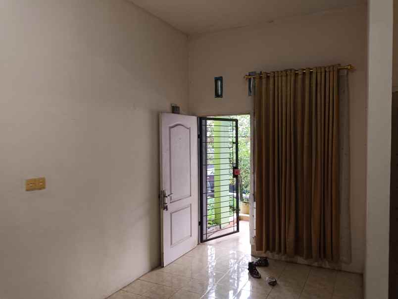 dijual rumah jl sersan anwar bay