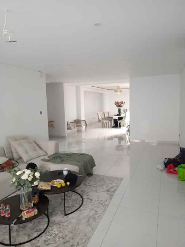 dijual rumah jl setiabudi