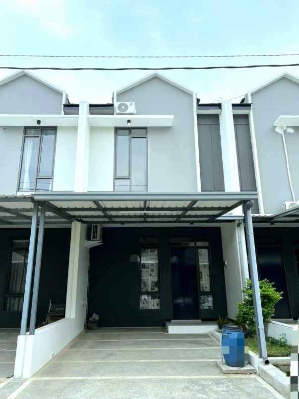 dijual rumah jl taman kopo