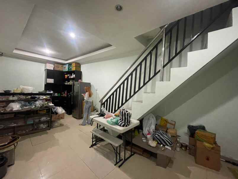 dijual rumah jln besakih